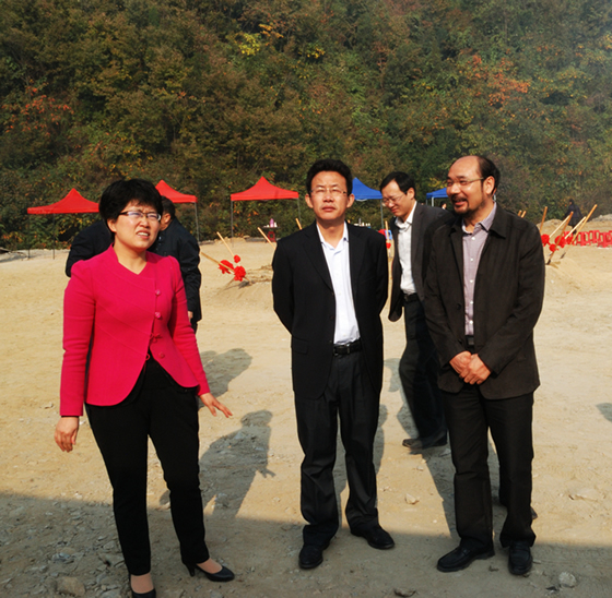 ʮ���и����L(zh��ng)���W(xu��)����é���^(q��)�L(zh��ng)�ܑc�s���^�{(l��n)�콨����˾����չ��